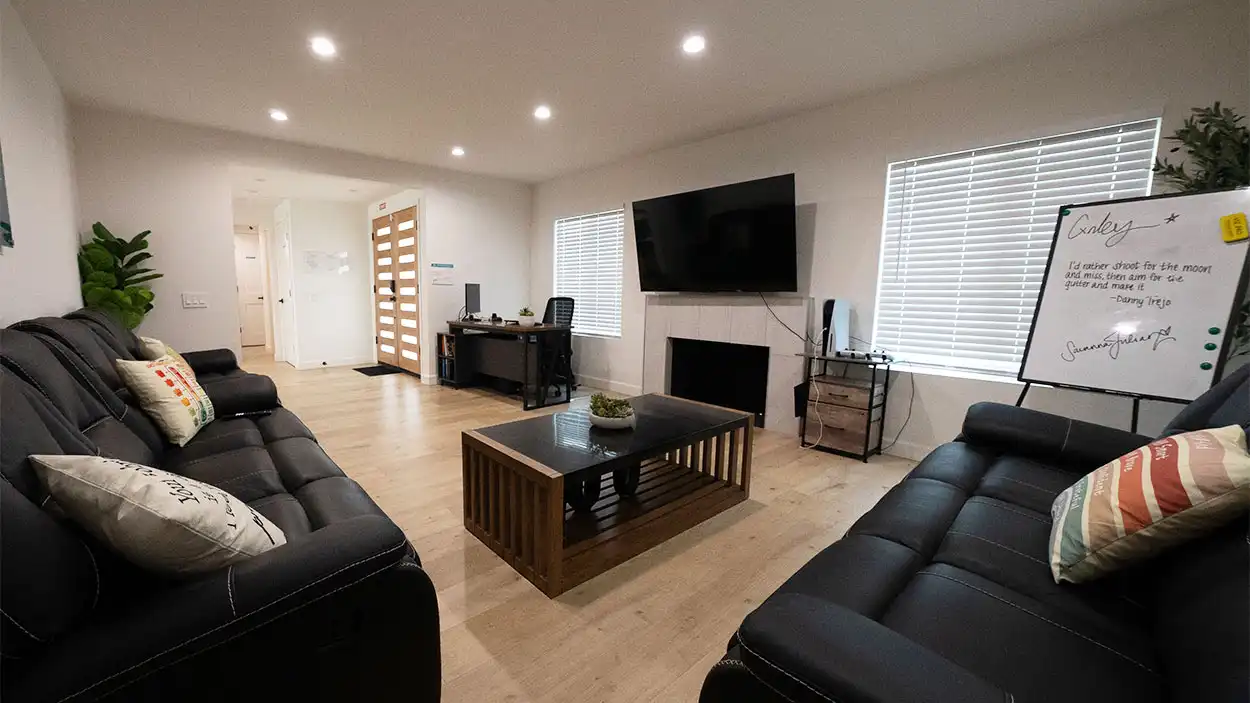 10 Acre Ranch BLU Private Cottages Facility Exterior view with volleyball net in the garden