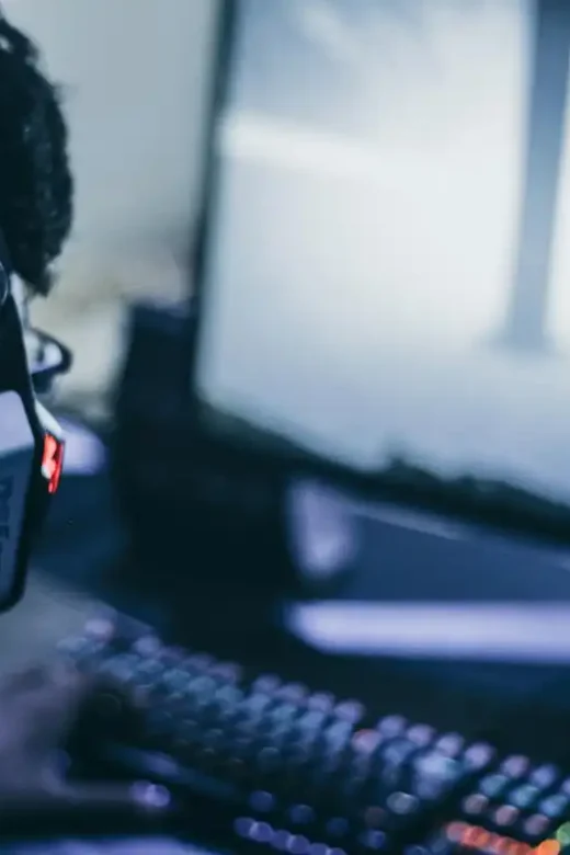 man infront of a computer addicted to internet