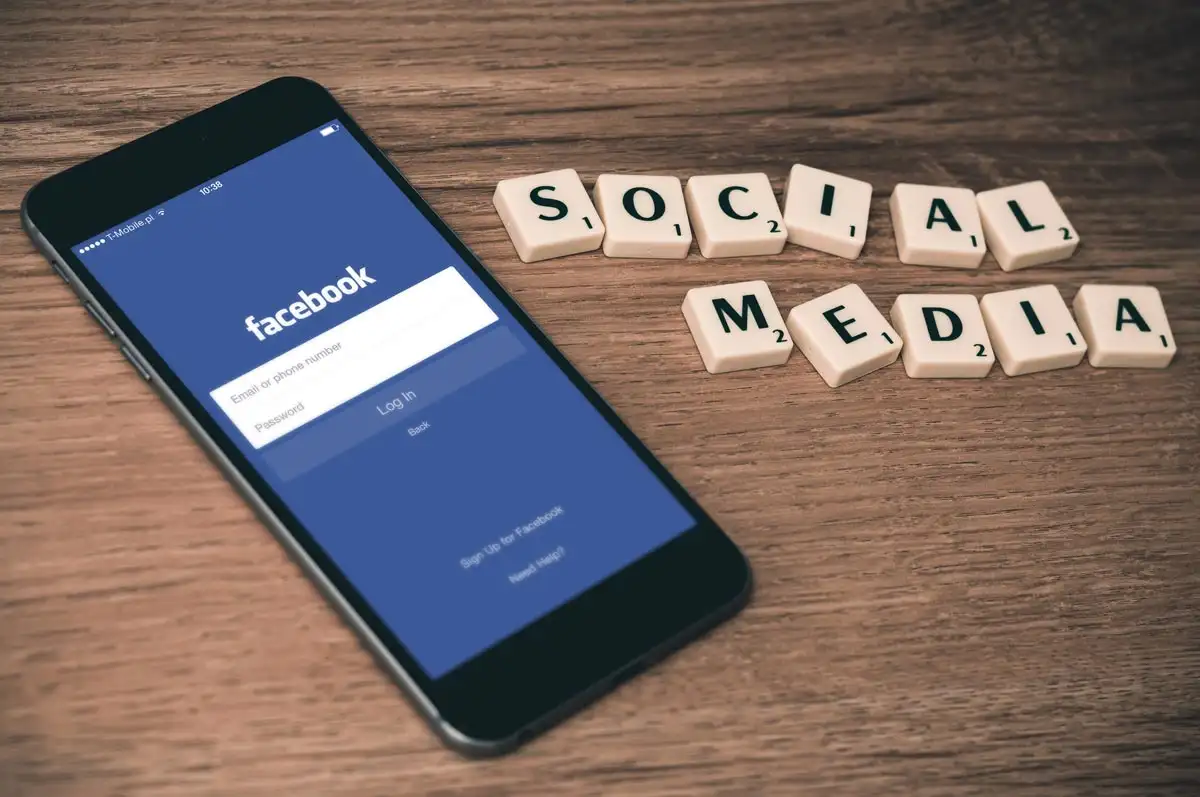iphone 6 with facebook login display Social Media