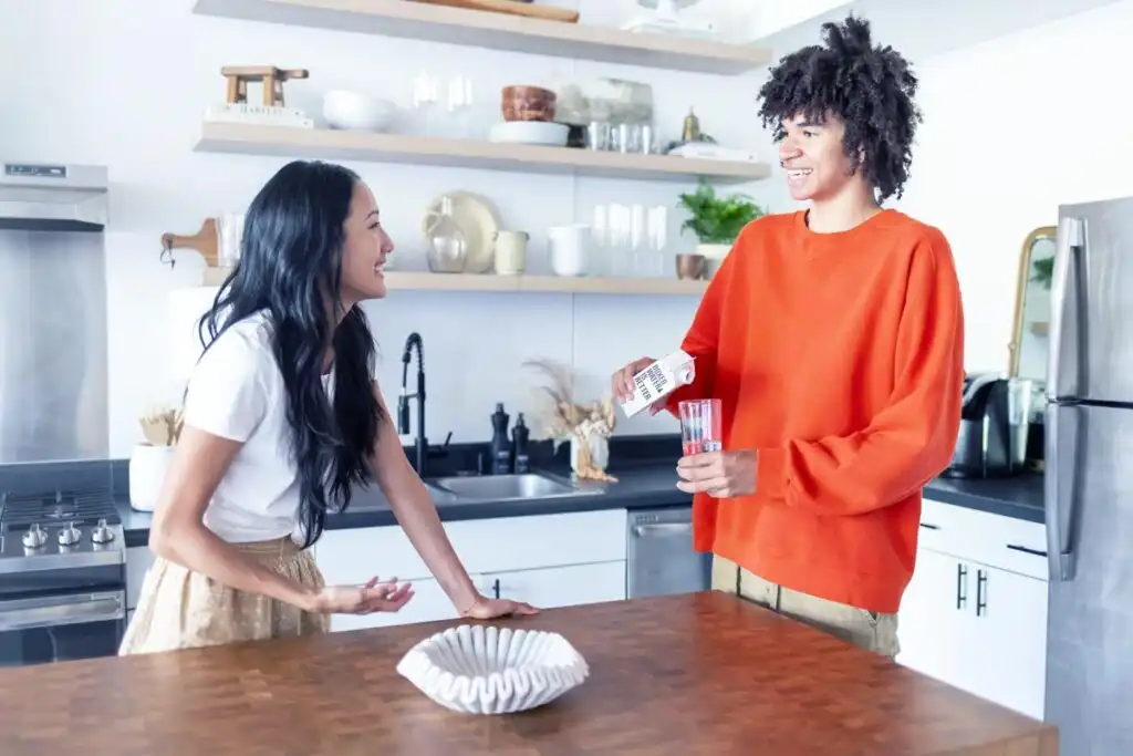 two friends supporting each other to be healthy
