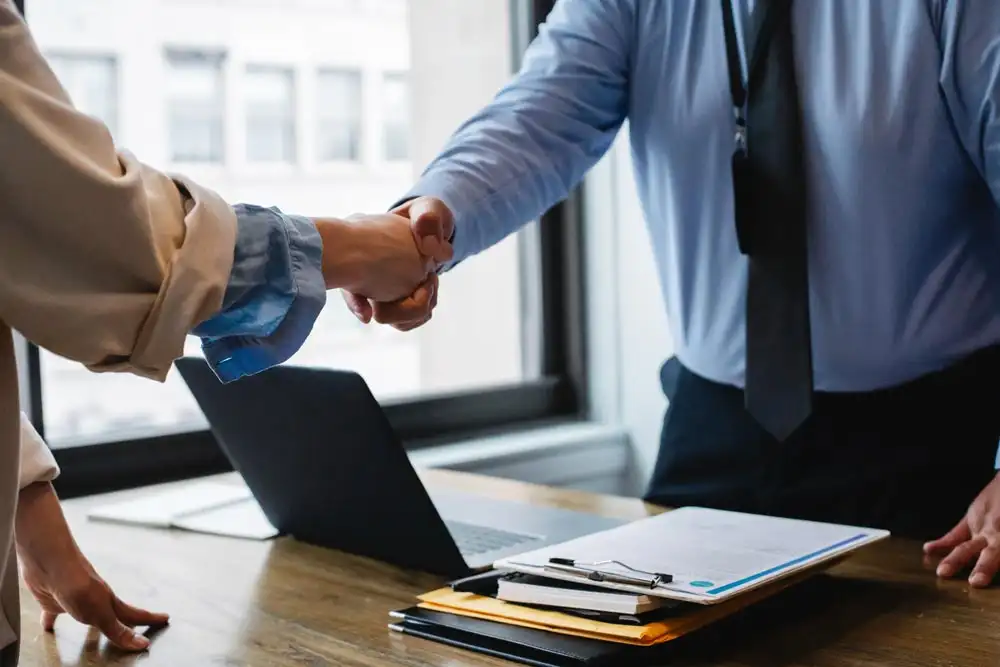 human resource discusses Sick leave the Family and Medical Leave Act and the Affordable Care Act to an employee