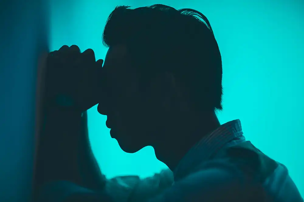 man having fentanyl withdrawal symptoms in addiction treatment center