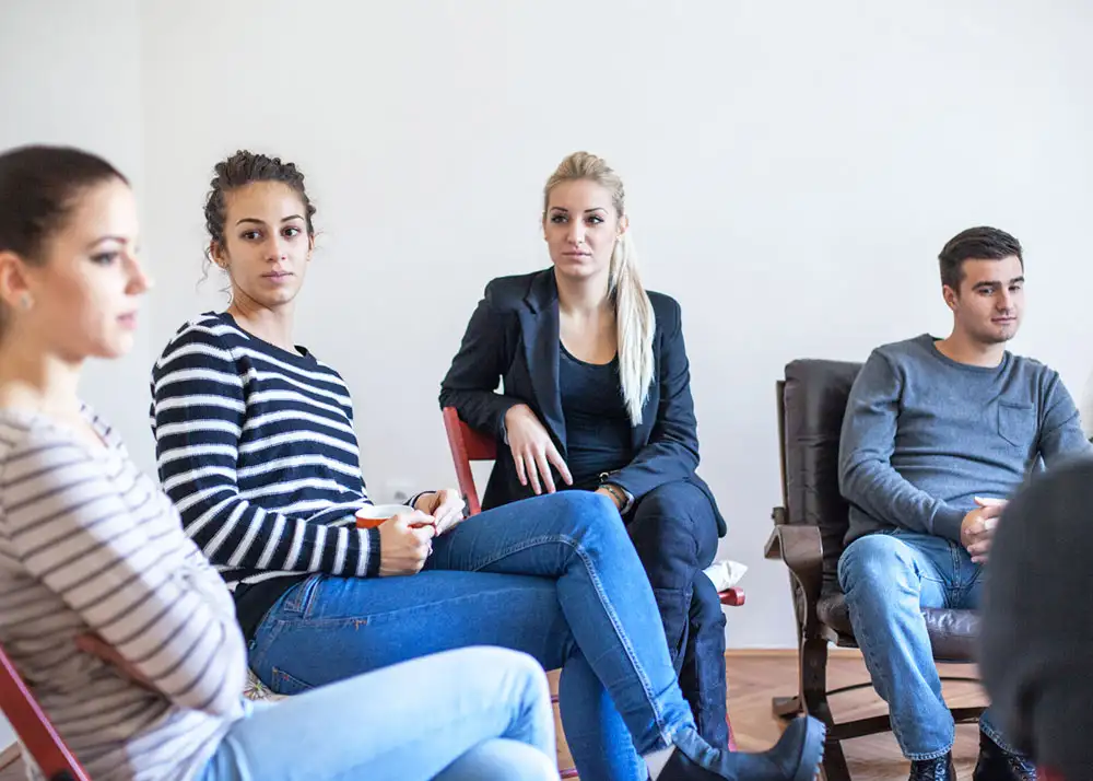 men and women at a drug rehab center in Los Angeles California