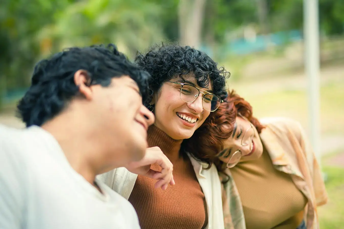 two female and a male sitting on a bench at a drug rehab center in riverside california