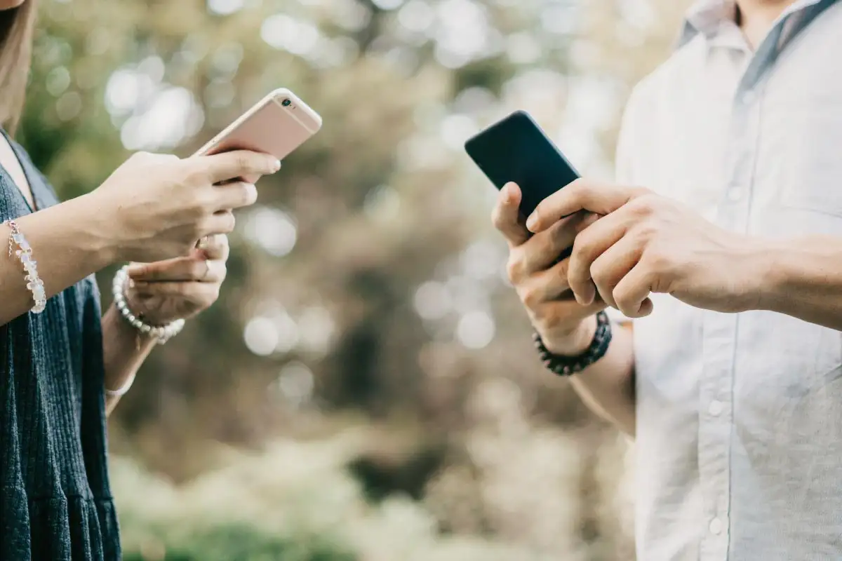 Is It Safe to Use Online Dating in Addiction Recovery?