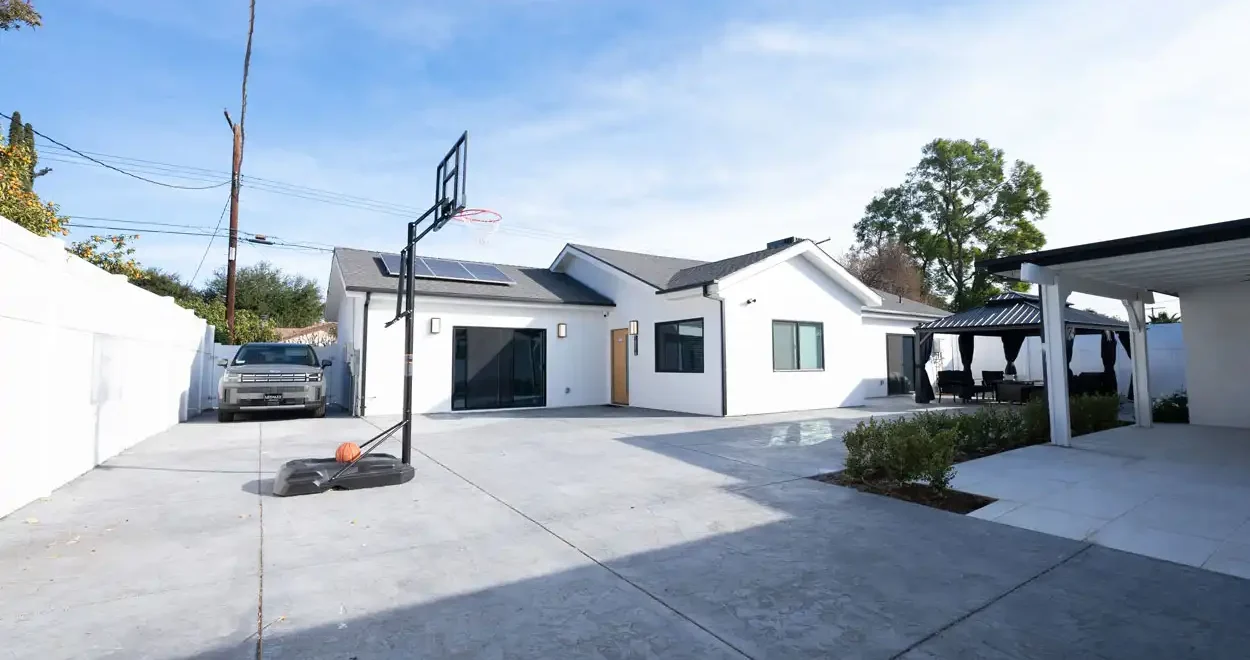 10 Acre Ranch Facility Exterior 06