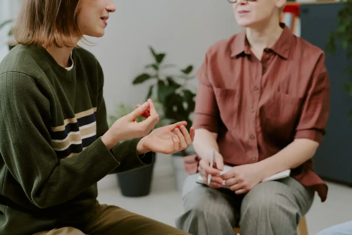 Engaging in dual diagnosis treatment Indoors with Therapist