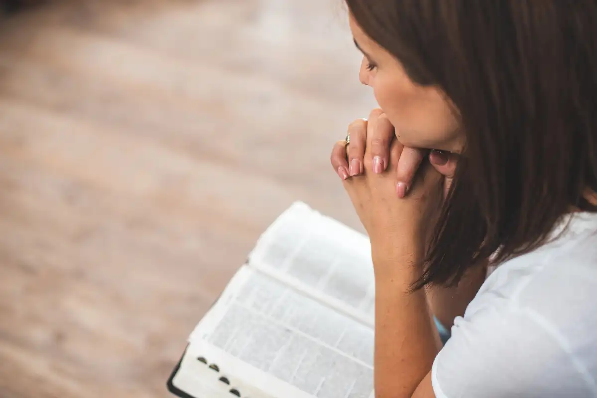 woman praying